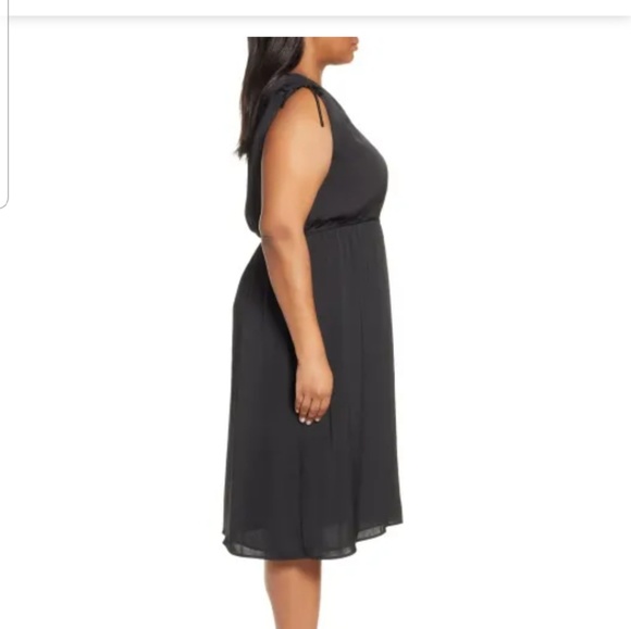 Vince Camuto

Tie Shoulder Dress - Picture 5 of 8